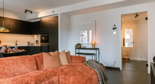 Cozy Apartment a Stone s Throw From the Beach
