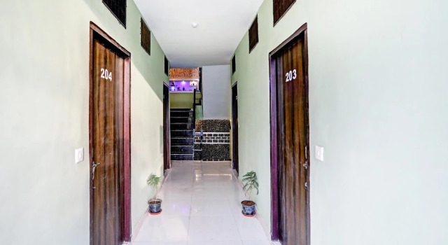 OYO 81244 Forty Three Mainvue