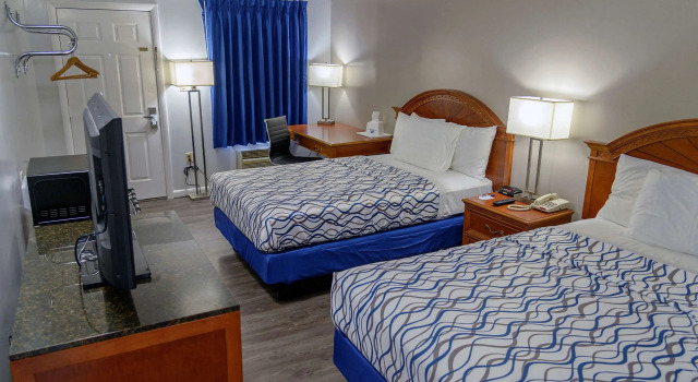 Четырёхместный номер Standard Americas Best Value Inn Lancaster