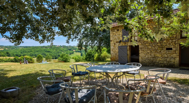 House with private, heated swimming pool and nature park, beautiful views., Boek Hotel Hotels in Les Pechs du Vers met zwembad, Zwembad