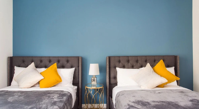Апартаменты Premier Luxurious 2BD & Den Hollywood Apartment