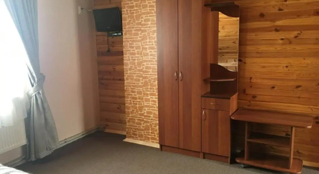 Guest house Zatishniy dvir, Prenota Affittacamere Hotel a Ivano-Frankovsk con parcheggio, Parcheggio
