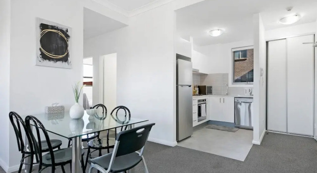 Wentworthville 2 Bedrooms Apartment with Free Parking by KozyGuru