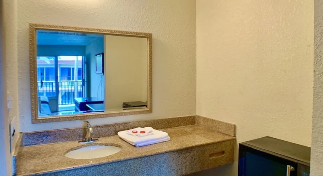 Номер Comfort LA VISTA INN