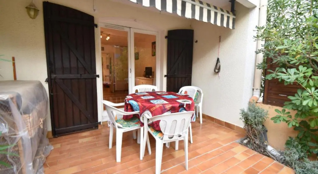 T2 avec Jardin Proche Plage Camargue Village F, Réserver Appartement Hôtels à Camargue avec parking, Parking