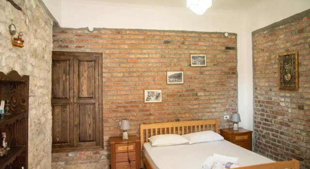 Guesthouse Belle View Old Town, Prenota Hotel Hotel a Berat County con parcheggio, Parcheggio
