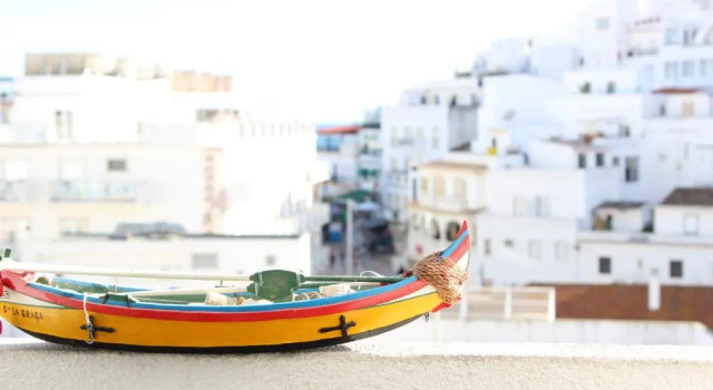 Кровать в общем номере Rich & Poor Hostel Albufeira