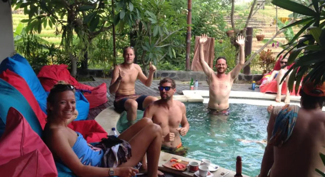 Кровать в общем номере Matra Bali Surf Camp