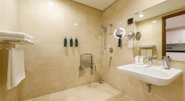 Двухместная студия для гостей с ограниченными возможностями DoubleTree by Hilton Jeddah - Alandalus Mall