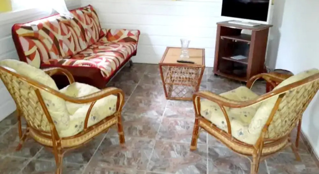 House with One Bedroom in Le Diamant, with Wonderful Sea View, Enclosed Garden And Wifi, Varaa Lomakoti Mökit kohteessa Fort-de-France, Mökki