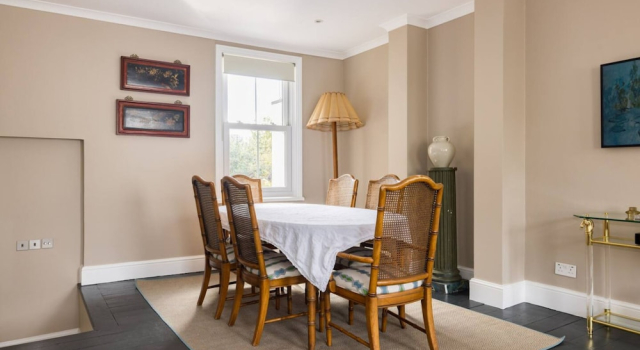 The Thames Embrace 3 BR & Garden House, Забронировать Гостевой дом Отели Большого Лондона с парковкой, Парковка