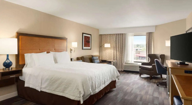 Полулюкс Hampton Inn by Hilton Fort Smith
