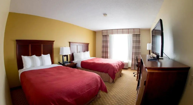 Четырёхместный номер Standard Country Inn & Suites by Radisson, Macedonia, OH