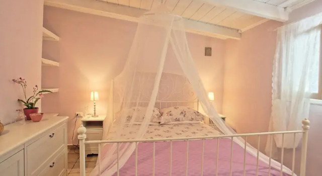 Lili Luxury Cottage in Ozias, Забронировать Дом для отпуска Коттеджи Паксос, Коттедж