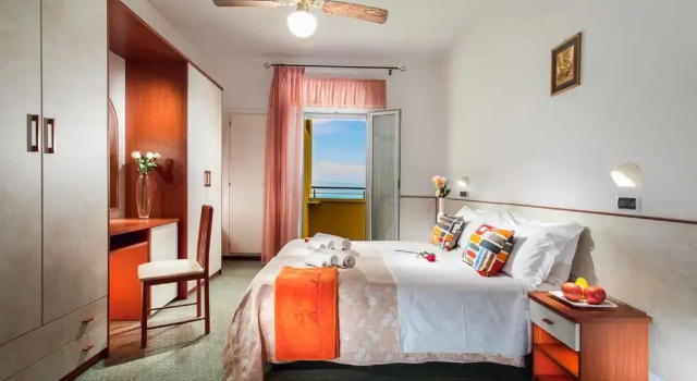 Семейный номер Standard с видом на море Hotel Sandra