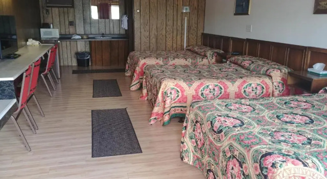 Трёхместный номер Deluxe Falls Motel