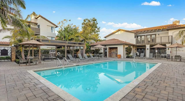 Коттедж Walk to Beach Pool, Hot Tub, Private Patio, Parking Seabreeze Retreat