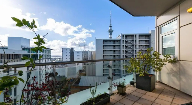 Апартаменты Stunning Three Bedroom Home Near Sky Tower
