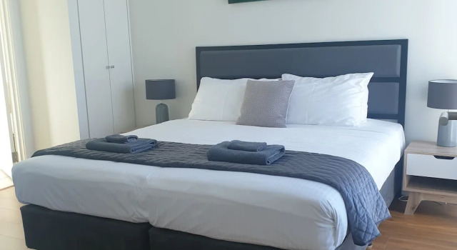 Апартаменты с 2 комнатами с балконом и с видом на город Waterfront Melbourne Apartments
