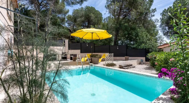 Коттедж Les Bastides du Haut Para