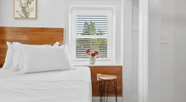 Люкс Luxury Cozy Comfortable and Quiet Suites LL
