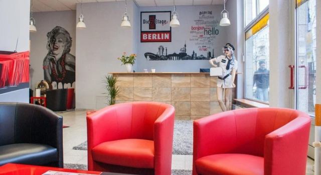Hostel Die Etage East, Prenota Ostello Berlino Germania, vicino a Cimitero Ebraico a Weißensee