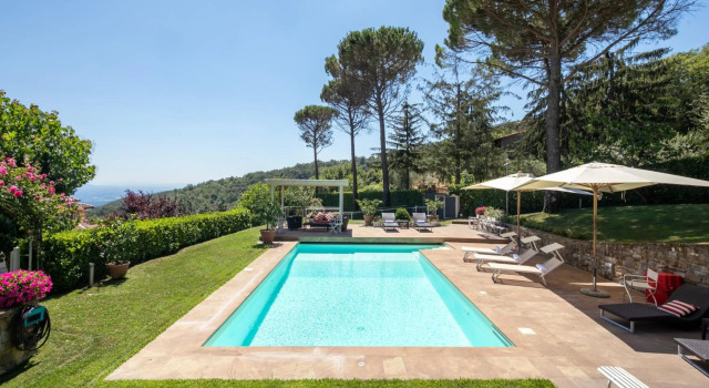 Villa Collesole by Mmega, Book Villa Cottages in Valdarno, Cottage