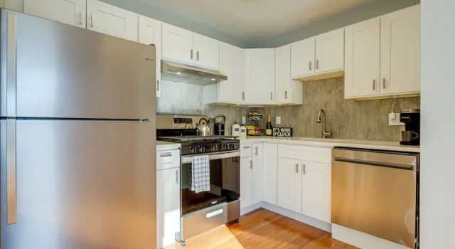Коттедж Niantic Duplex w/ Deck < 1 Mi to Beach + Boardwalk