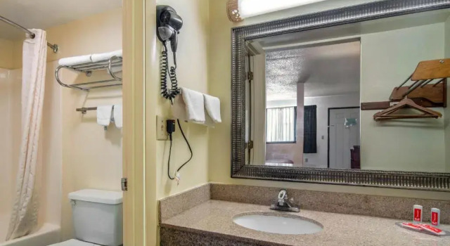Люкс Econo Lodge Inn & Suites near Chickamauga Battlefield