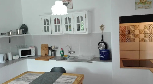 Коттедж c 1 комнатой с видом на сад Grannys farm