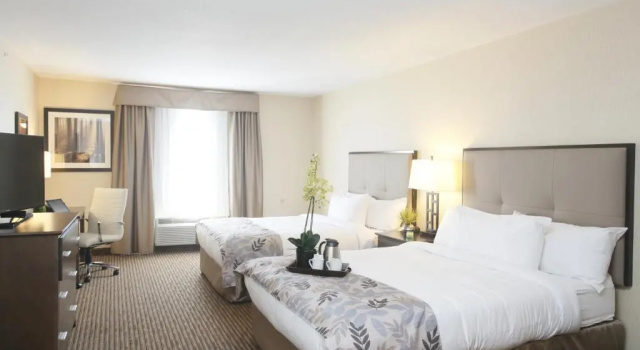 Четырёхместный номер Standard Pomeroy Inn & Suites at Olds College