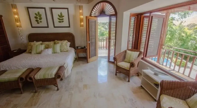 5BR 4.5BA Las Piñas CdC Villa by ASVR, Book Villa Sommerhuse i La Romana Beaches, Hytte