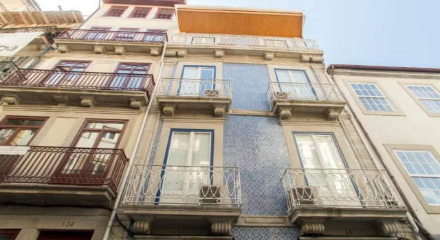 Janelas de São Bento by Porto City Hosts