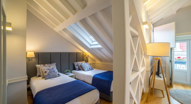 Villa Baixa - Lisbon Luxury Apartments, Забронировать Апартаменты/квартира Отели Лиссабона с парковкой, рядом с Escola de Danca do Conservatorio Nacional, Парковка
