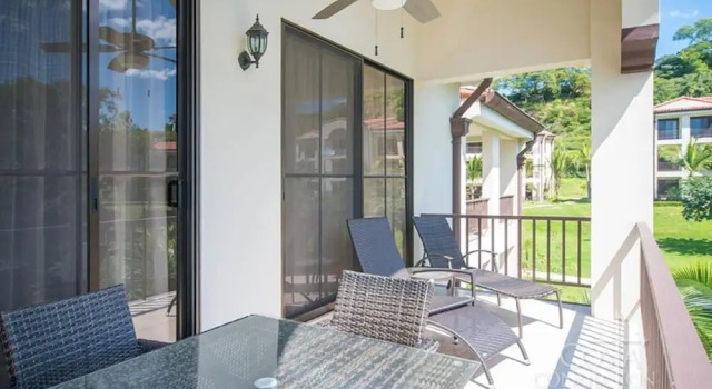 Gorgeous Decorated 2 bed Pacifico Condo