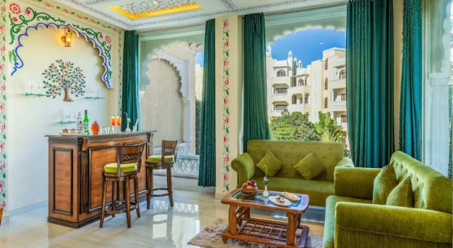 Люкс The Everest Hill Resort Suites with Jacuzzi Spa - Resort in Kumbhalgarh