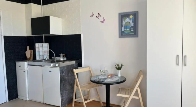Студия с балконом и с видом на море Apartments Flower