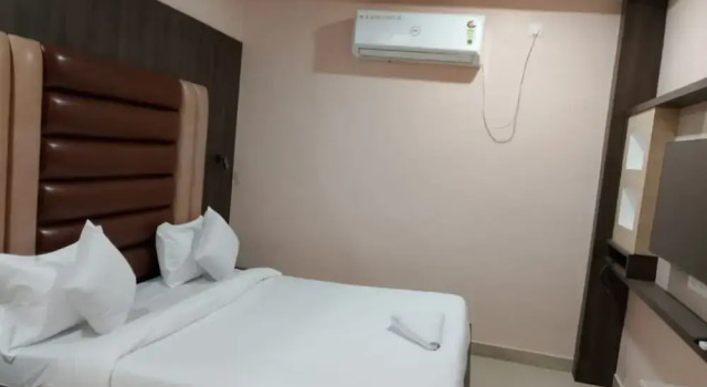 Goroomgo Akay guest house Varanasi