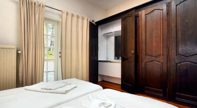 Luxury holiday home in Érezée with bubble bath and sauna