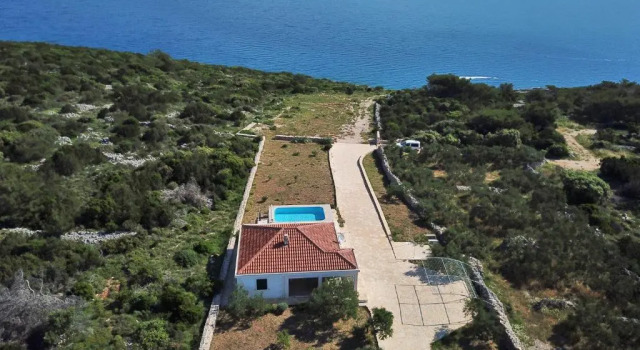 Коттедж с 2 комнатами Robinzon Villa Zavala