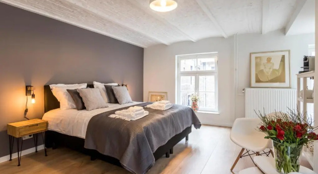 B&B Gracht 62, Забронировать Отель «постель и завтрак» Отели Маастрихт 3 звезды, рядом с Basilica of Saint Servatius, 3*