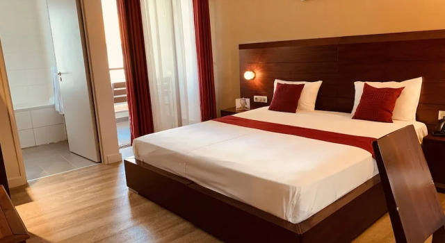 Двухместный номер Standard с балконом Tulip Inn Sainte Clotilde, La Réunion, navette gratuite vers laéroport