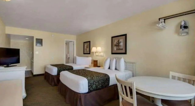 Четырёхместный номер Standard с видом на океан Ramada by Wyndham Panama City Beach Beachfront