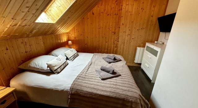 Spacious French Chalet Stay for 10, Забронировать Шале Виллы Овернь-Рона-Альпы, Вилла