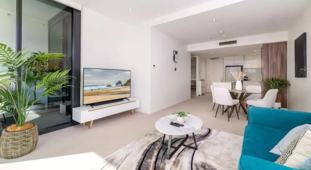 Spacious 1-bed With View in Central Location