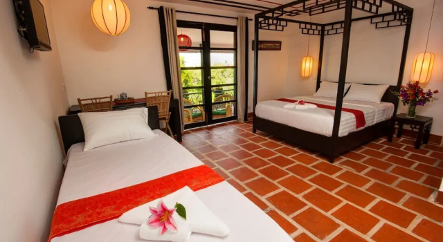 Семейный номер Standard с балконом Villa Silk Road Hotel