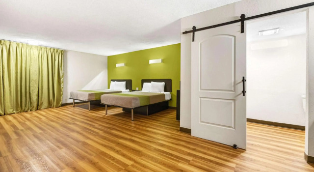 Rodeway Inn Indianapolis, Book Motel Hoteller i Warren Township med parkering, Parkering