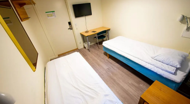 Кровать в общем номере Hotell Kvarntorget