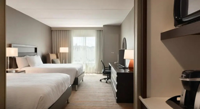 Четырёхместный номер Premium Hilton Garden Inn Rochester - University & Medical Center