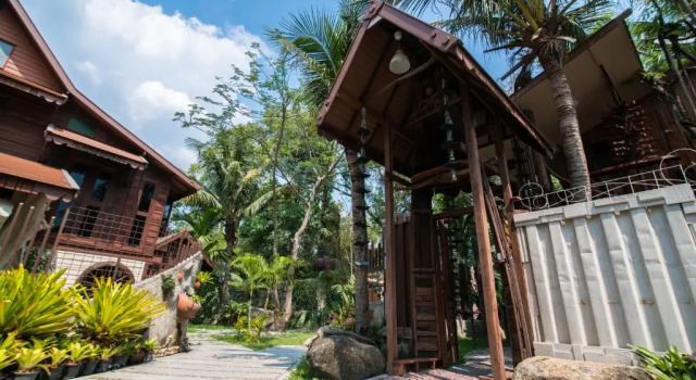 Студия с балконом Suankaew Art Cottage